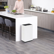清潔感と機能性を兼ね備えた ダストBOX ホワイト