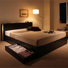 重厚デザインと優しい光 モダンライト・コンセント付き収納ベッド(シングル)