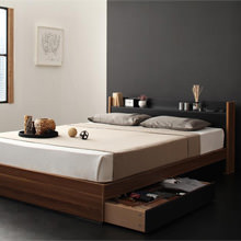ミックスカラー×シンプルデザイン 棚・コンセント付き収納ベッド(セミダブル)