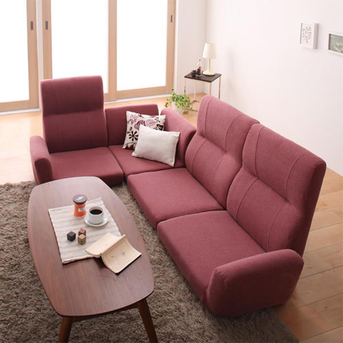 長時間でも居心地の良さは抜群 リクライニング機能付きフロアコーナー