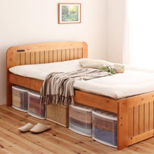 高さ調節で収納空間が増える コンセント付き天然木すのこベッド(シングル)