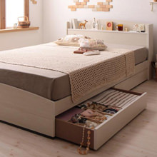 パイン柄のベッドフレームが可愛い カントリーデザイン収納ベッド (セミダブル)