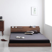 大人がくつろげる広々空間n棚・コンセント付きフロアベッド (キング)