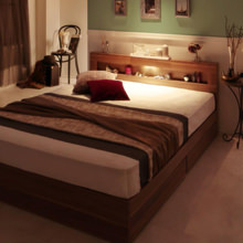 温かみのあふれる寝室に LEDライト・コンセント付き収納ベッド (シングル)