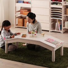 北欧ナチュラルな子供部屋に 天然木シンプルデザイン テーブル