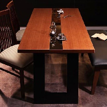 贅沢な煌きと重厚感 モダンデザインダイニング テーブル