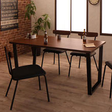 現代風の ヴィンテージインダストリアルデザインダイニング