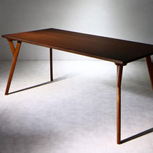 存在感のある風格 天然木ウォールナット材モダンデザインダイニング　テーブル