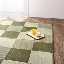 [191×191] 遊びゴコロのあるブロックチェック柄で、夏顔を作る 国産い草ラグ コンパクトタイプ グリーン