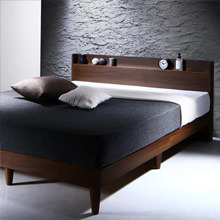 一年中快適な寝心地 棚・コンセント付きデザインすのこベッド (セミダブル)