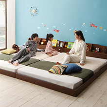 寄り添える空間 親子で寝られる収納棚・照明付連結ベッド (クイーン)