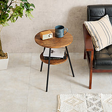 エレガンスな佇まいは、まるで貴婦人のよう ガラスサイドテーブルの