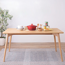 親しみやすさを感じる柔らかなデザイン 北欧テイスト ダイニングテーブル