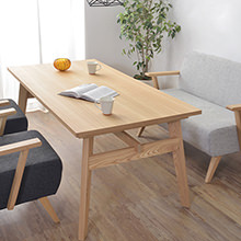 どんなお部屋にも合わせやすい 北欧風 天然木ダイニングテーブル