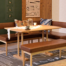 シンプルでお部屋に合わせやすいデザイン ダイニングテーブル