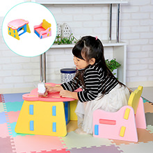 柔らかい素材がお子さまを守る 安心のクッション性 テーブル&チェア