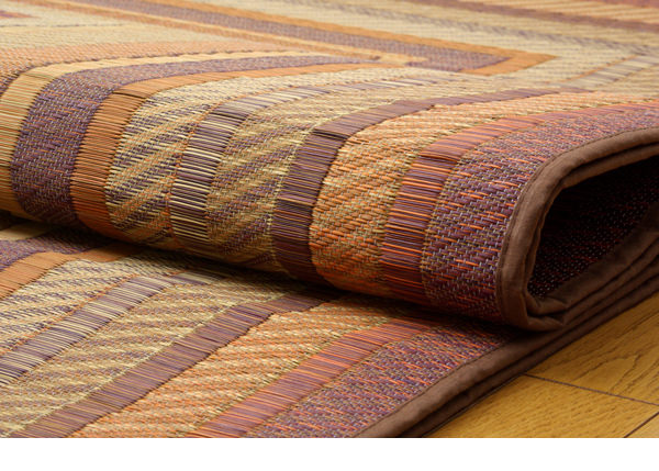 ボリュームたっぷり贅沢仕様の織り方 純国産 袋三重織 い草ラグカーペットの詳細 | カヴァース