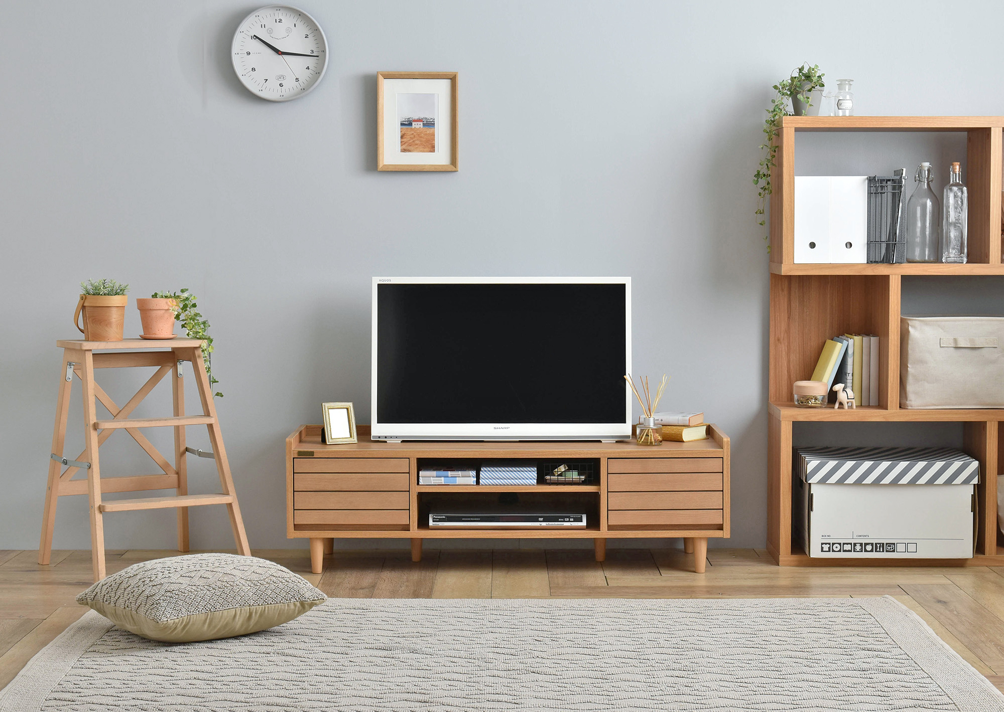 天然木のぬくもりをお部屋に 収納充実 ローボード アイボリーの 天然木のぬくもりをお部屋に 収納充実 ローボード アイボリーの