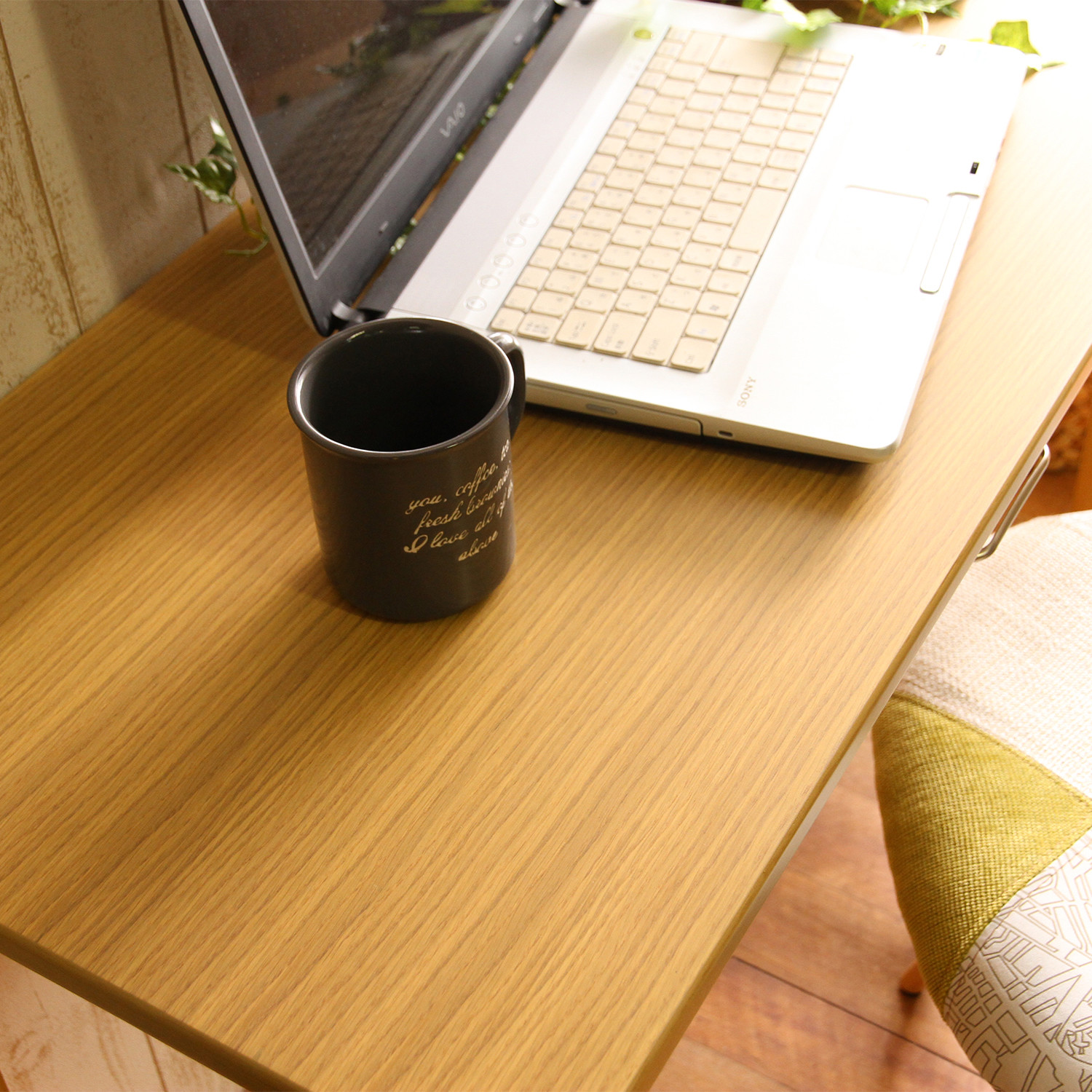 シンプルかつナチュラルなデザインで使いやすい デスクの詳細 | カヴァース