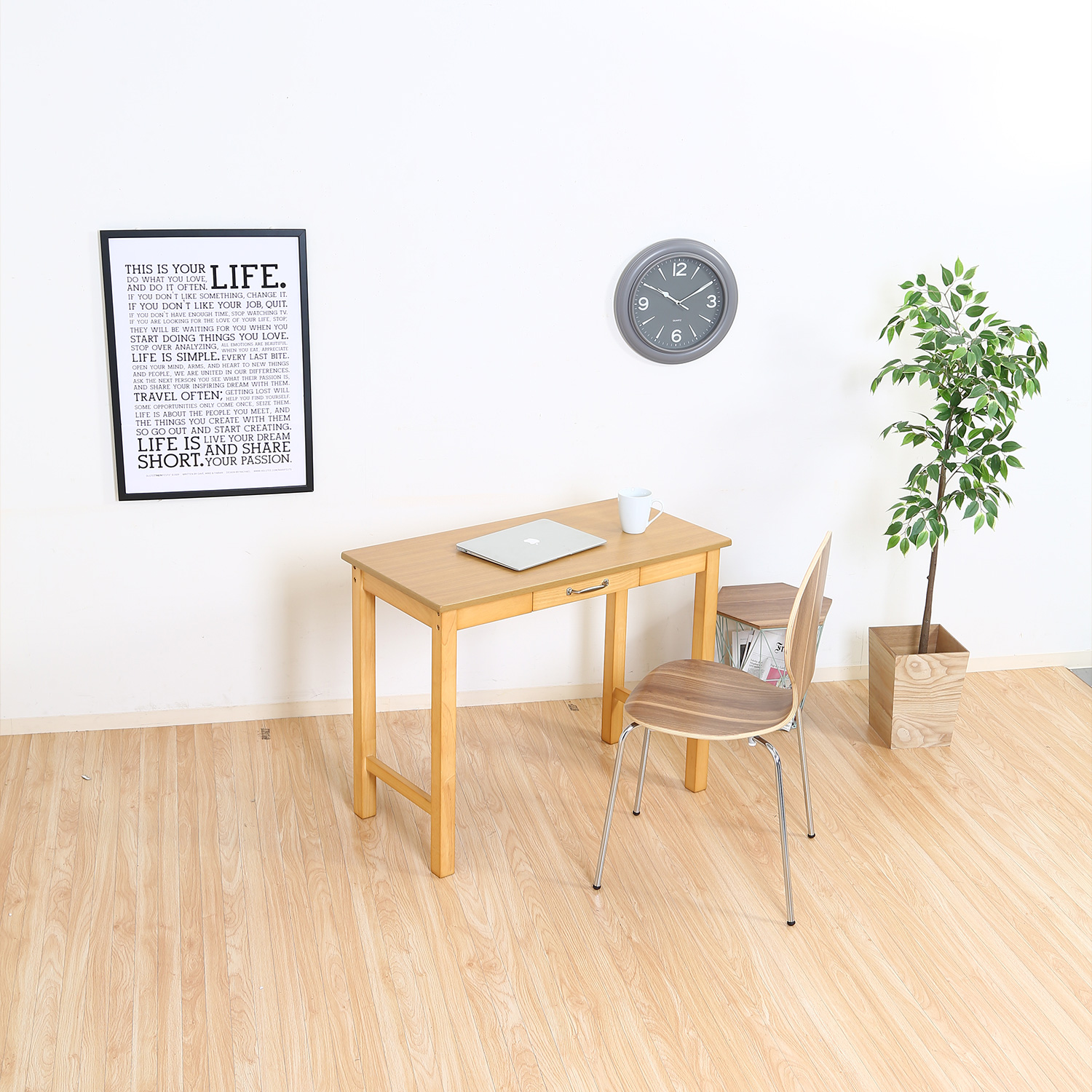 シンプルかつナチュラルなデザインで使いやすい デスクの詳細 | カヴァース