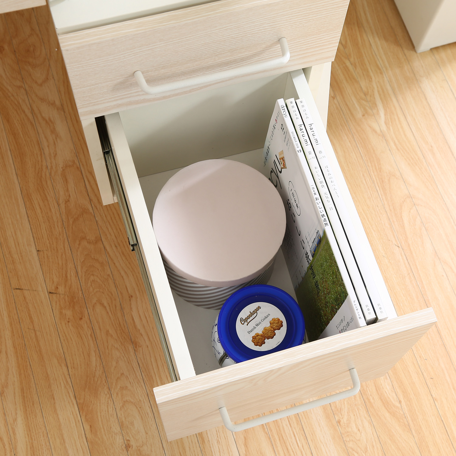 やわらかなホワイトの木目調のデザインが可愛い デスク ホワイトの詳細