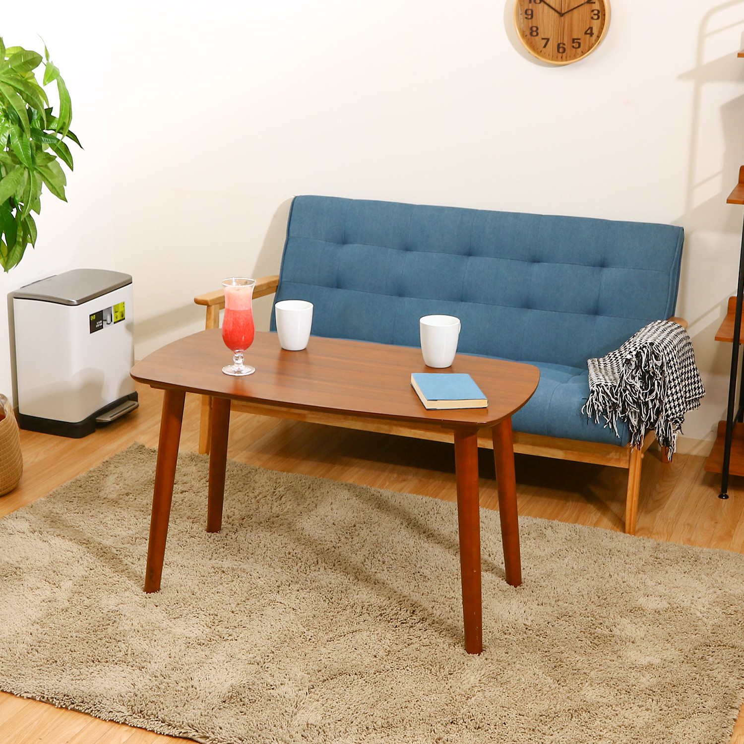 北欧デザイン ラバーウッド製 エレガントサイドテーブル