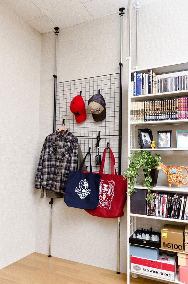 新品・送料無料】つっぱり式パーテーション 89cm BK/WH