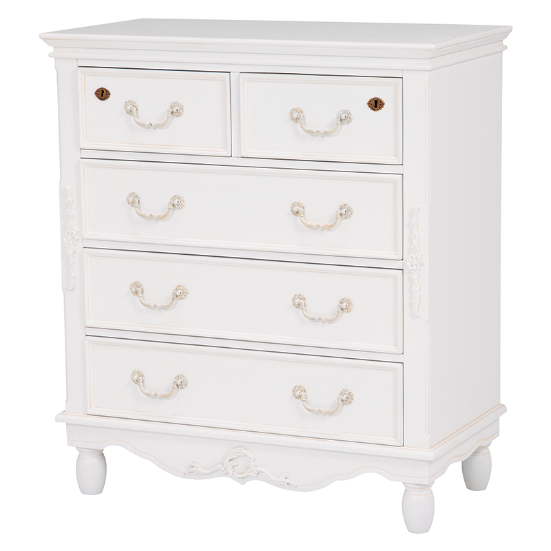 重厚感があって彫られた彫刻が細部まで美しい チェストの詳細